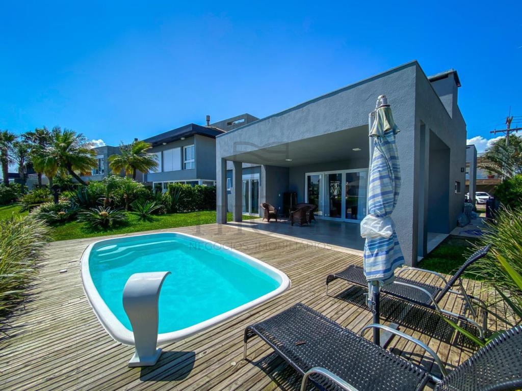 CASA EM CONDOMÍNIO 4 DORMITÓRIOS